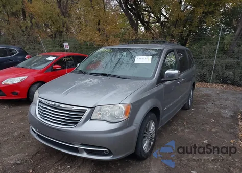 2013 Chrysler Town & Country Touring-L z USA, uszkodzony, nr VIN 2C4RC1CG3DR676919